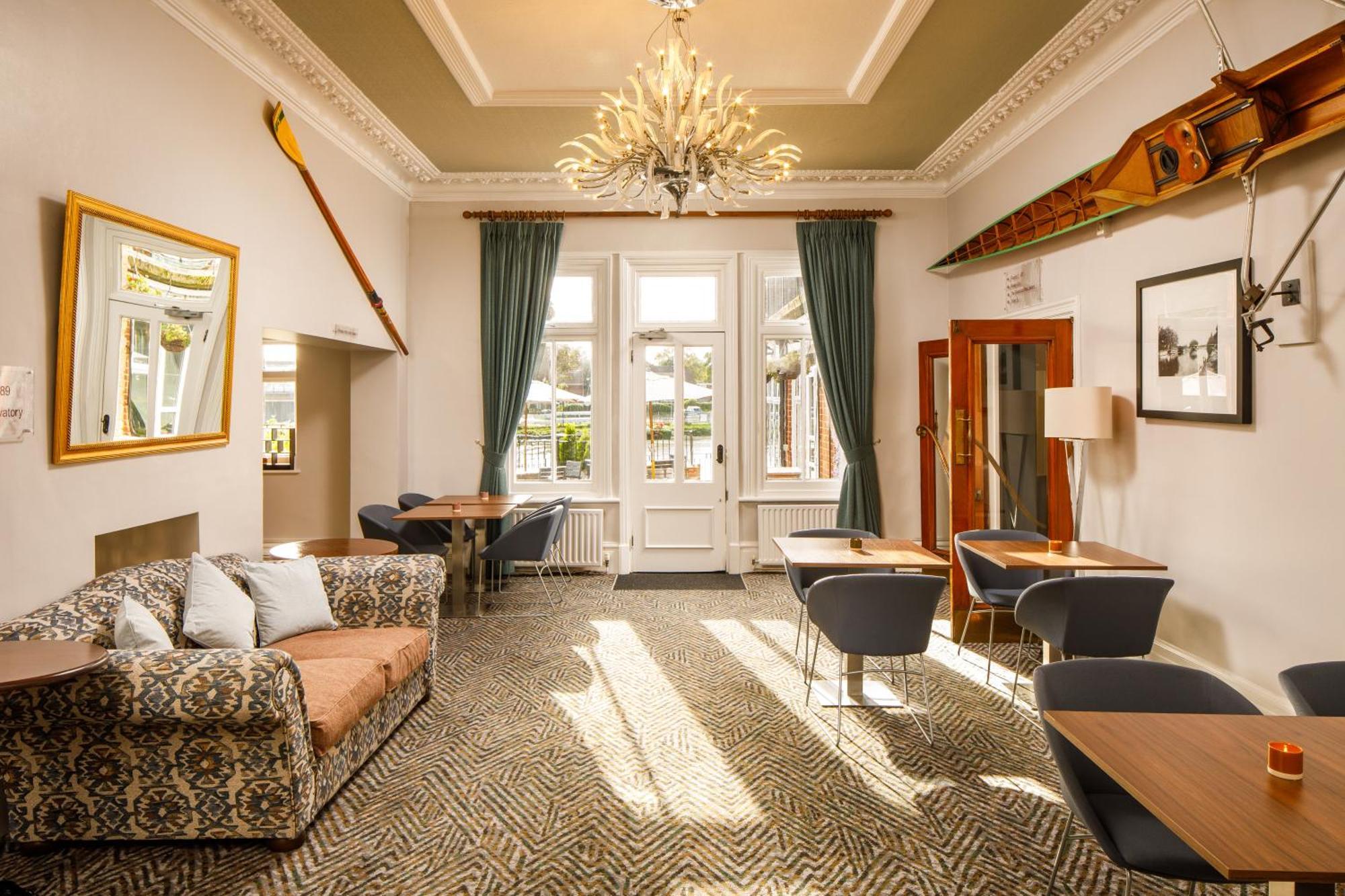 Hotel Sunday London Staines-Upon-Thames Heathrow T5 Esterno foto