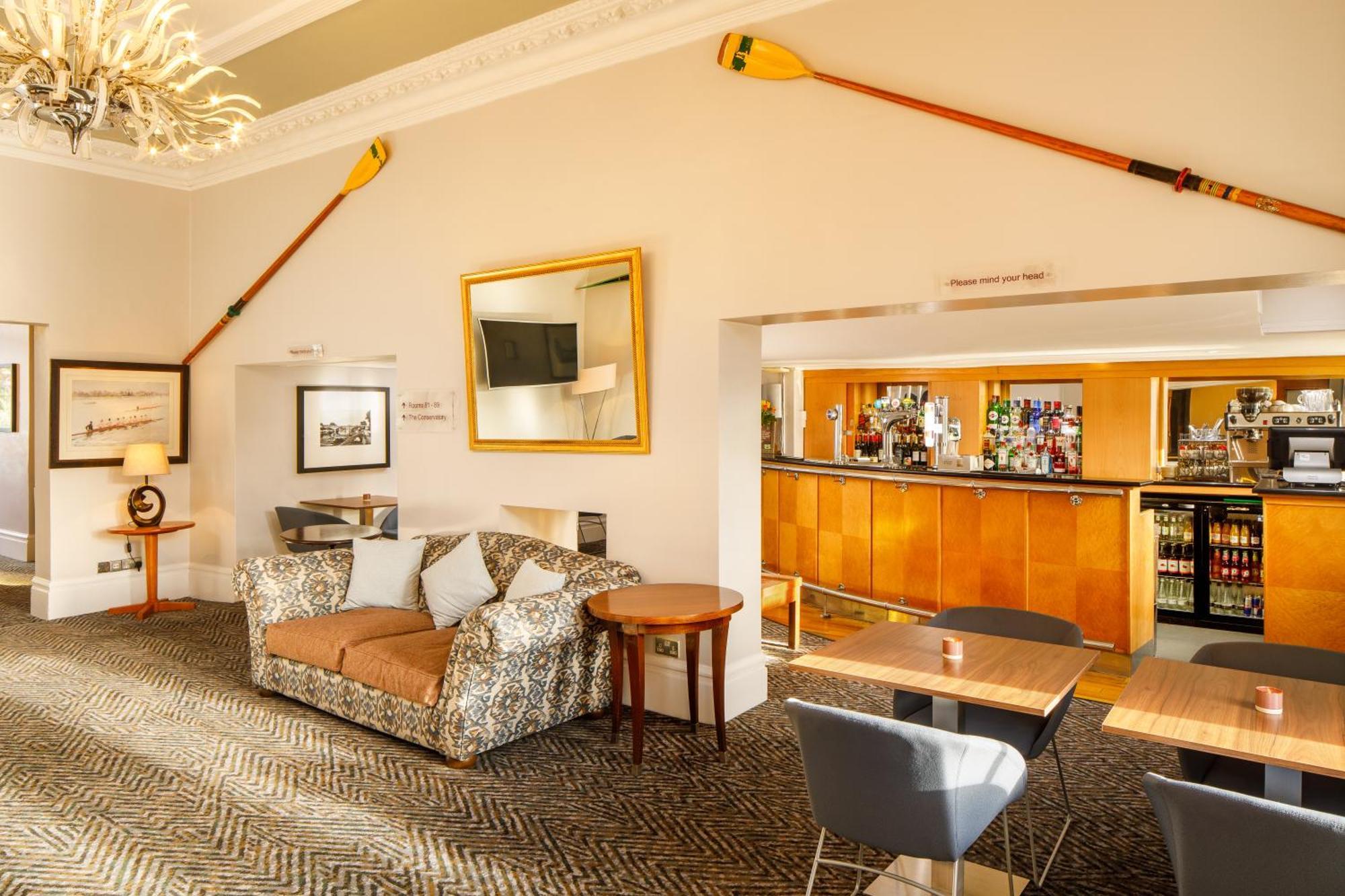 Hotel Sunday London Staines-Upon-Thames Heathrow T5 Esterno foto