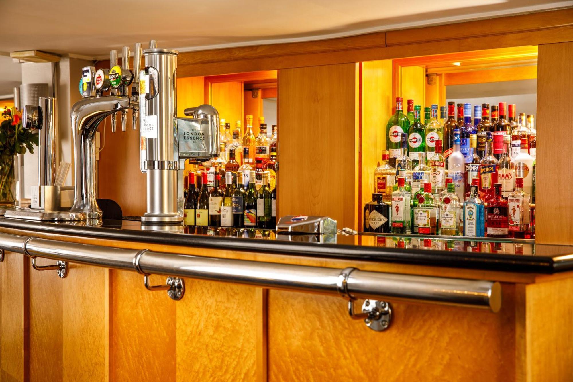 Hotel Sunday London Staines-Upon-Thames Heathrow T5 Esterno foto