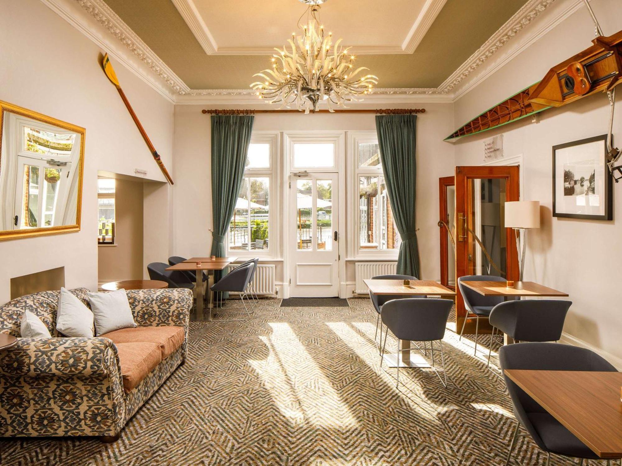 Hotel Sunday London Staines-Upon-Thames Heathrow T5 Esterno foto