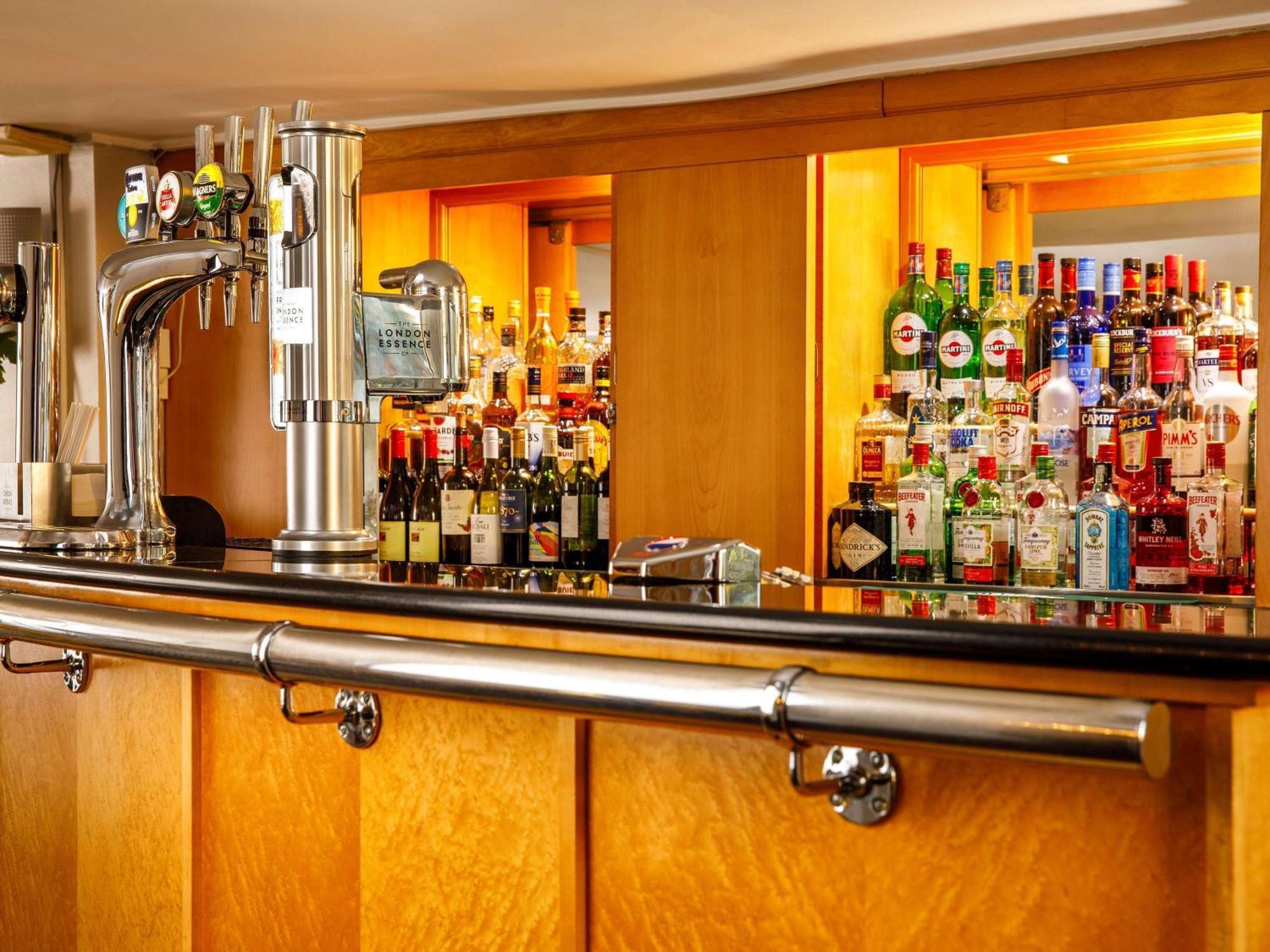 Hotel Sunday London Staines-Upon-Thames Heathrow T5 Esterno foto