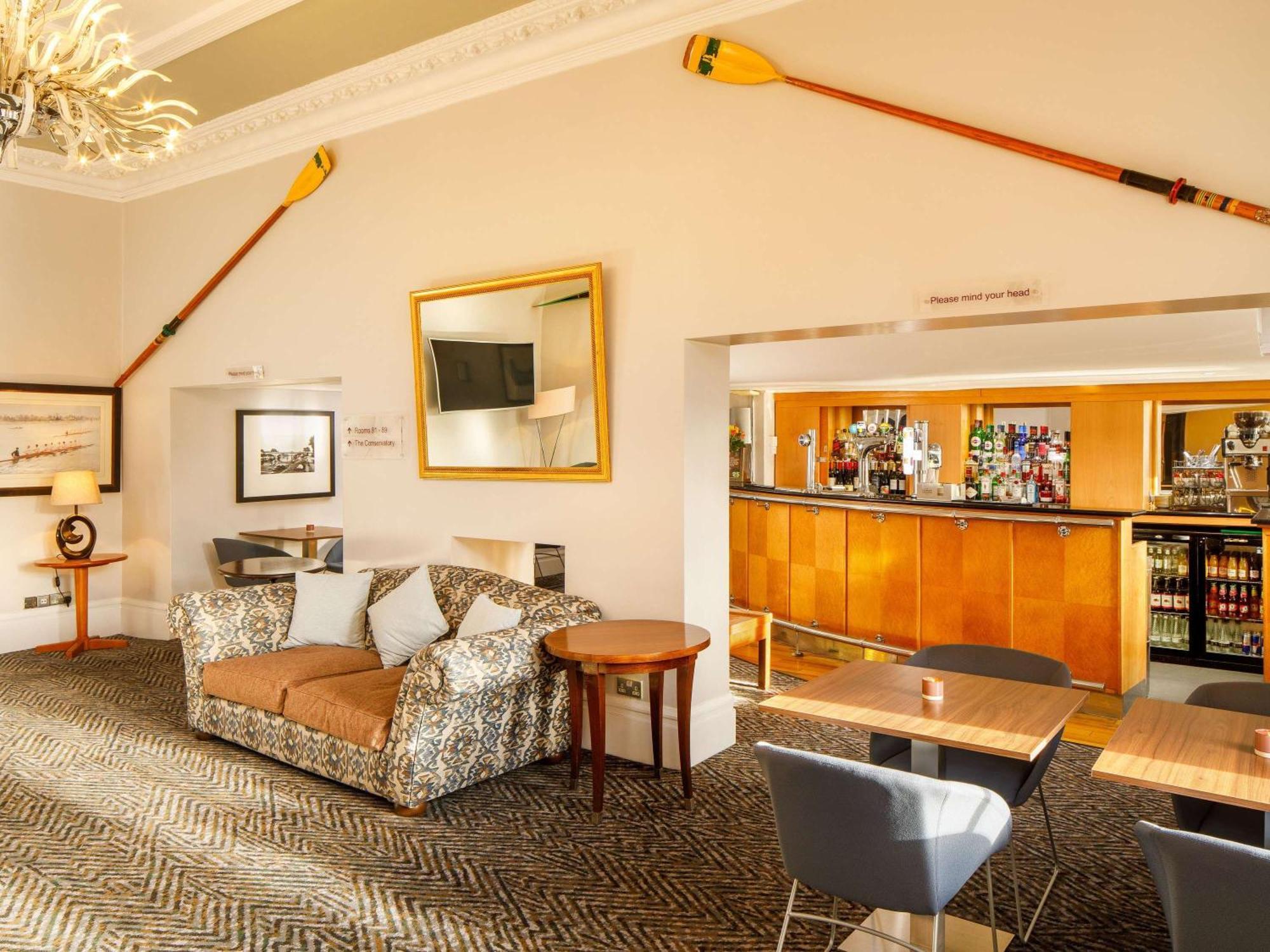 Hotel Sunday London Staines-Upon-Thames Heathrow T5 Esterno foto
