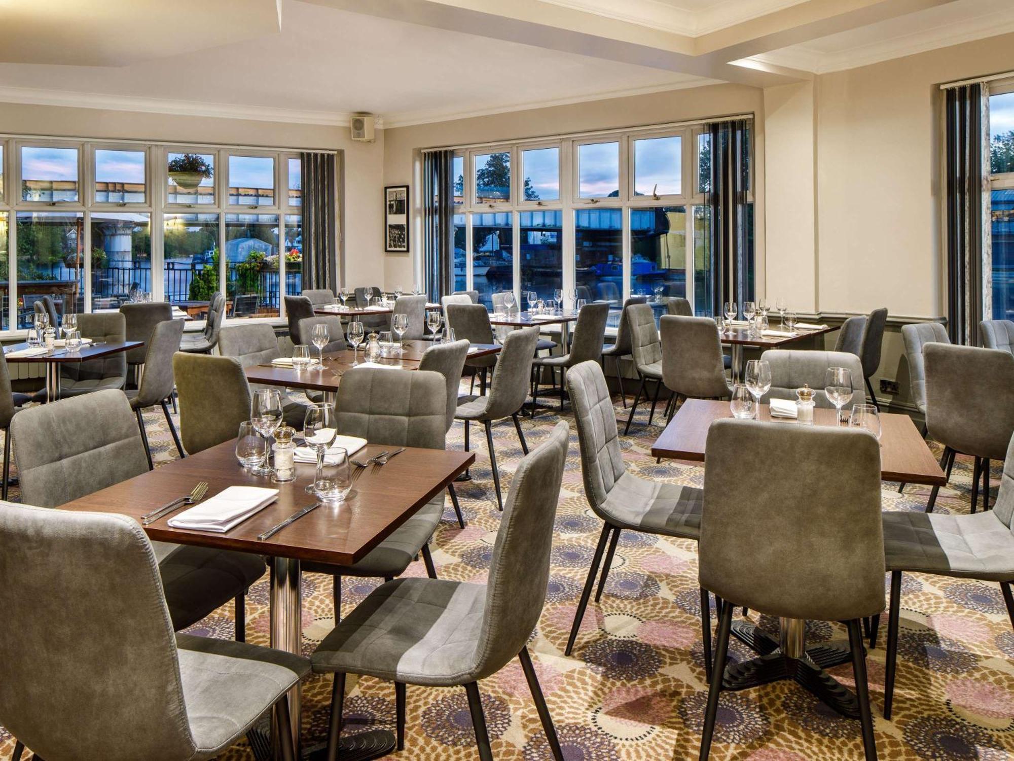 Hotel Sunday London Staines-Upon-Thames Heathrow T5 Esterno foto