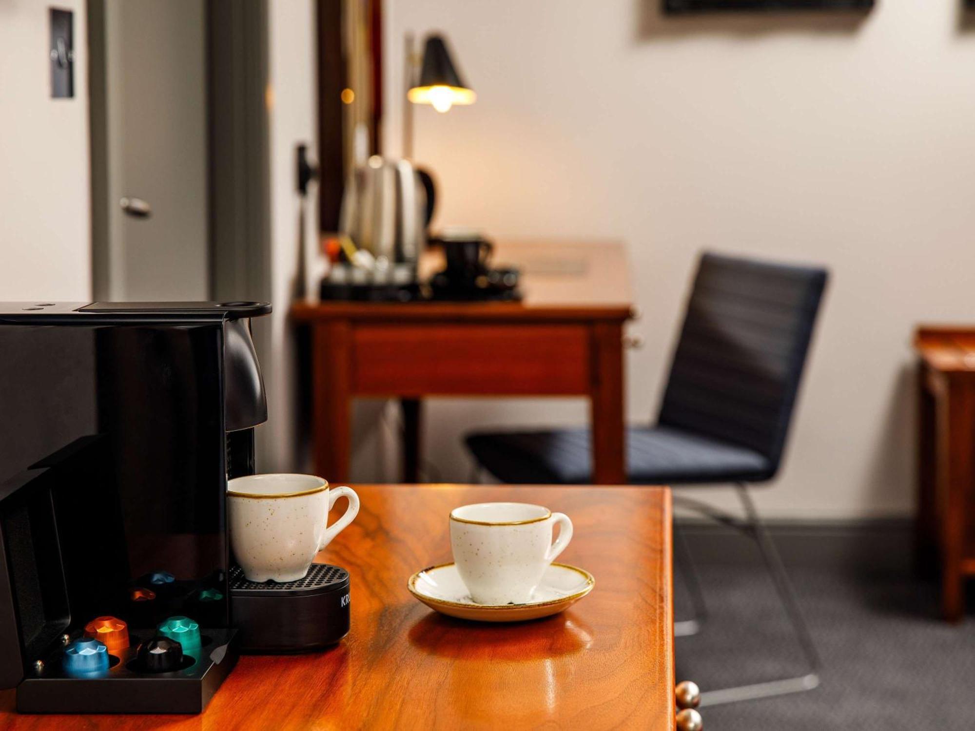 Hotel Sunday London Staines-Upon-Thames Heathrow T5 Esterno foto