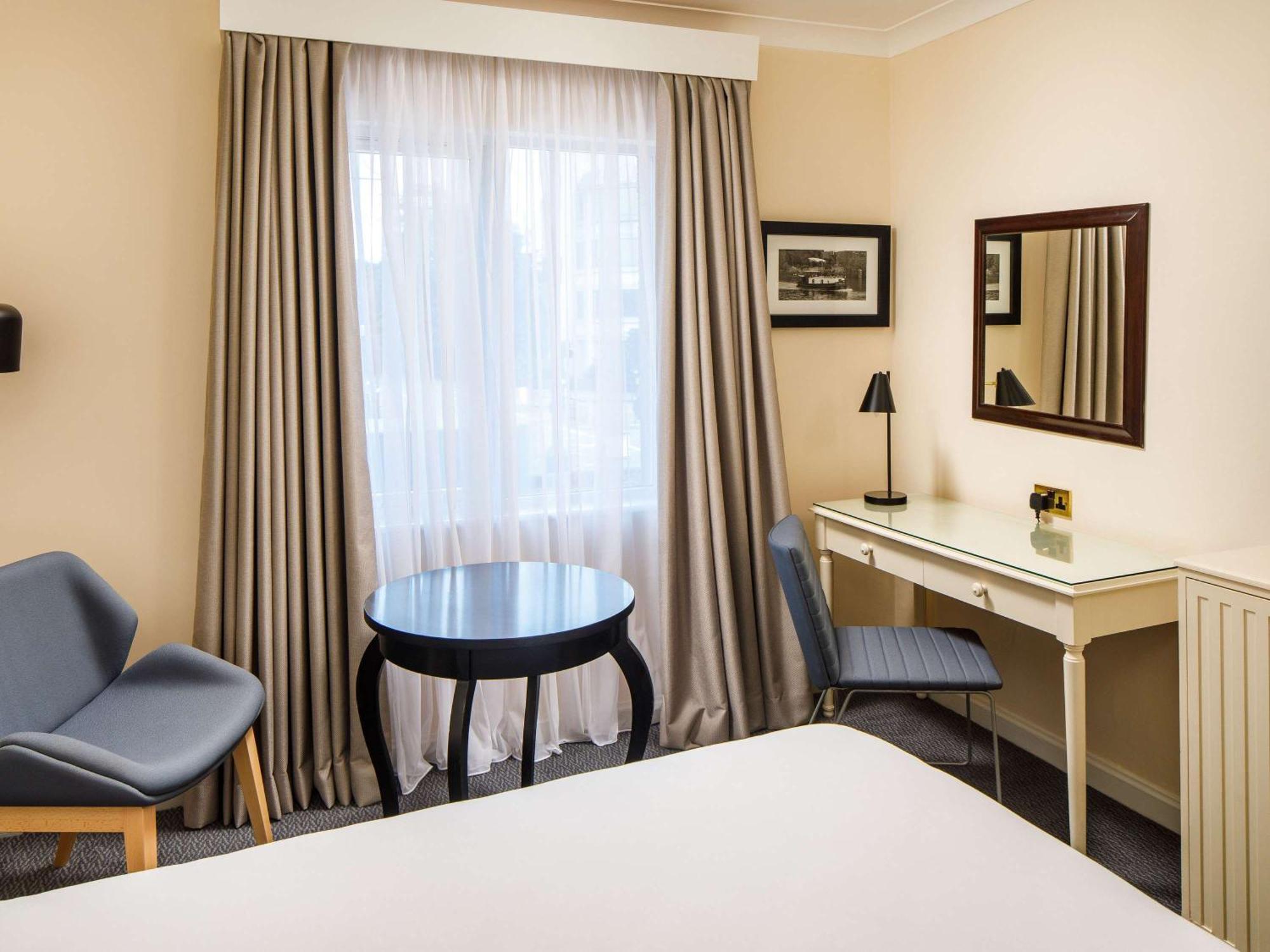 Hotel Sunday London Staines-Upon-Thames Heathrow T5 Esterno foto