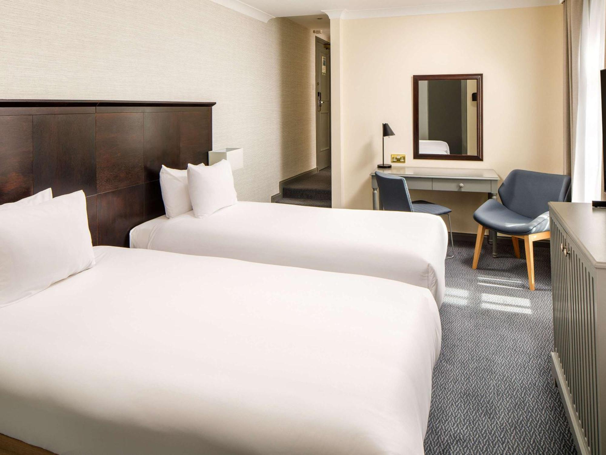 Hotel Sunday London Staines-Upon-Thames Heathrow T5 Esterno foto
