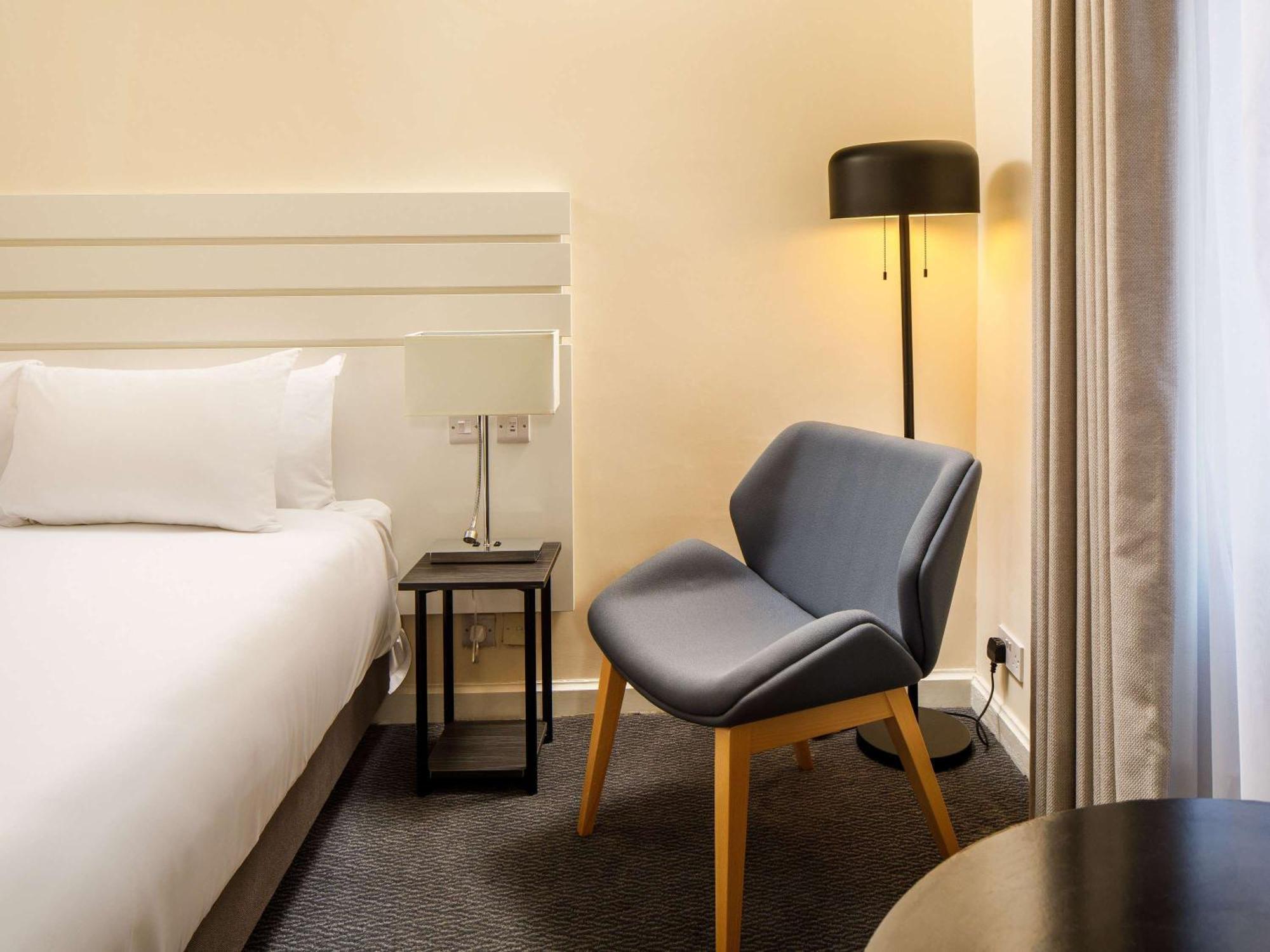 Hotel Sunday London Staines-Upon-Thames Heathrow T5 Esterno foto