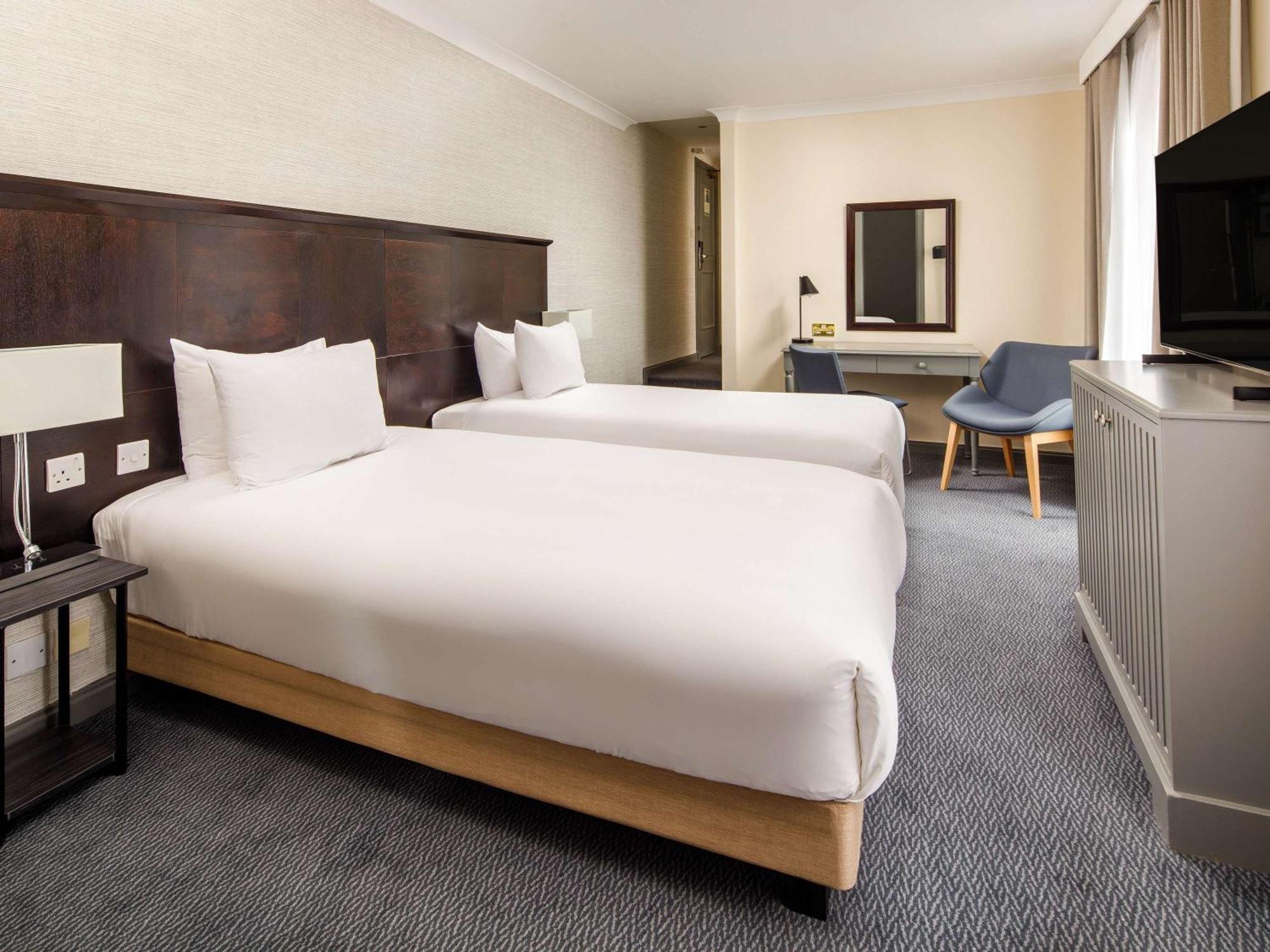 Hotel Sunday London Staines-Upon-Thames Heathrow T5 Esterno foto