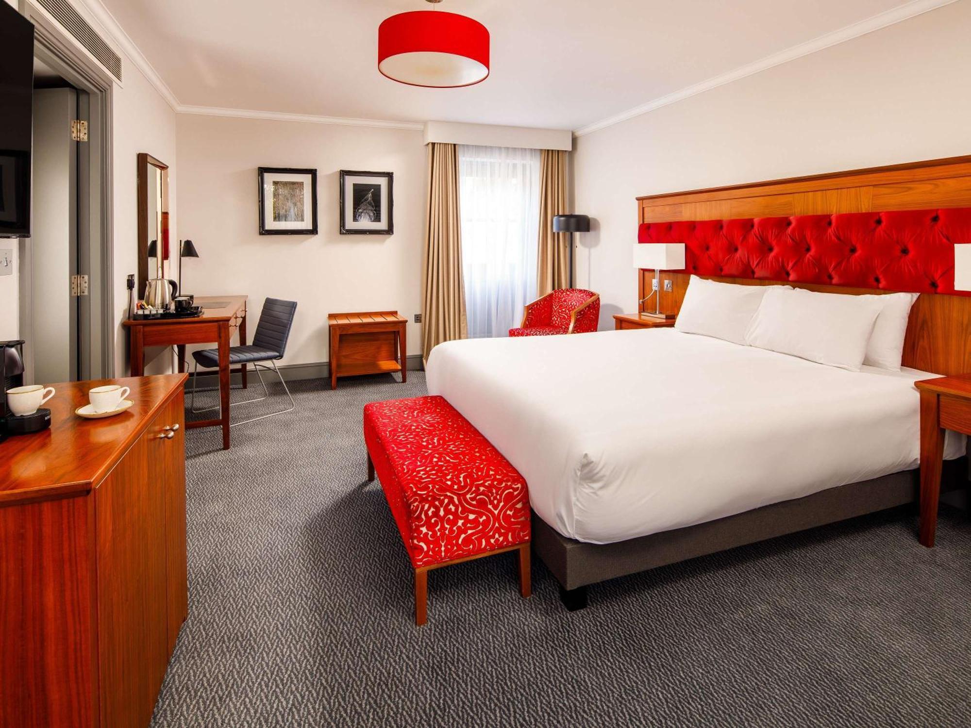 Hotel Sunday London Staines-Upon-Thames Heathrow T5 Esterno foto