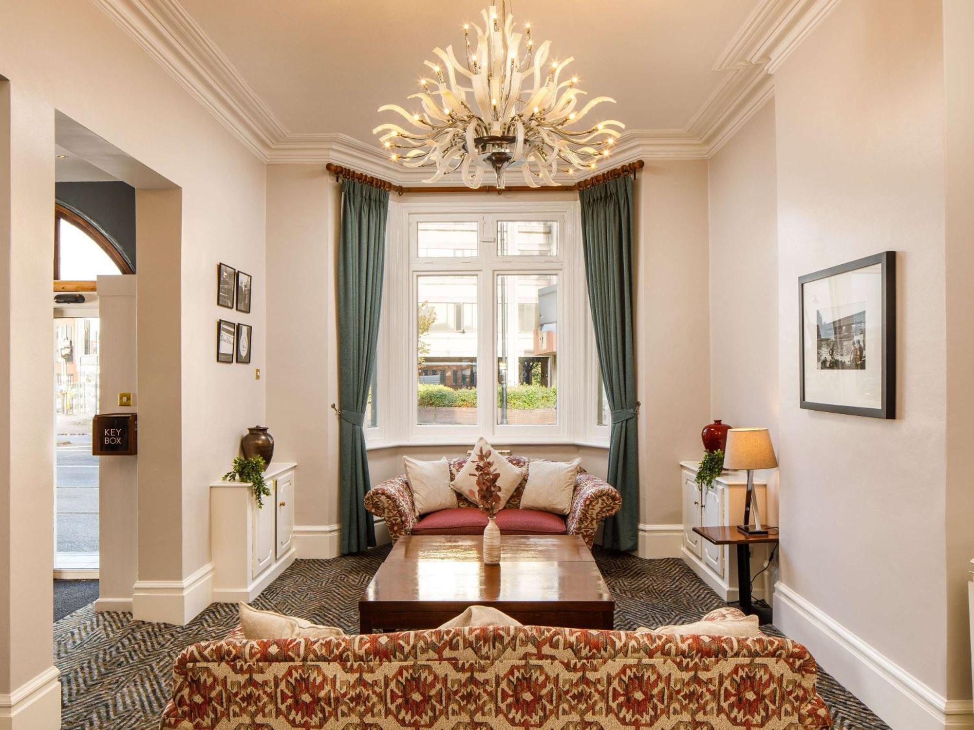 Hotel Sunday London Staines-Upon-Thames Heathrow T5 Esterno foto
