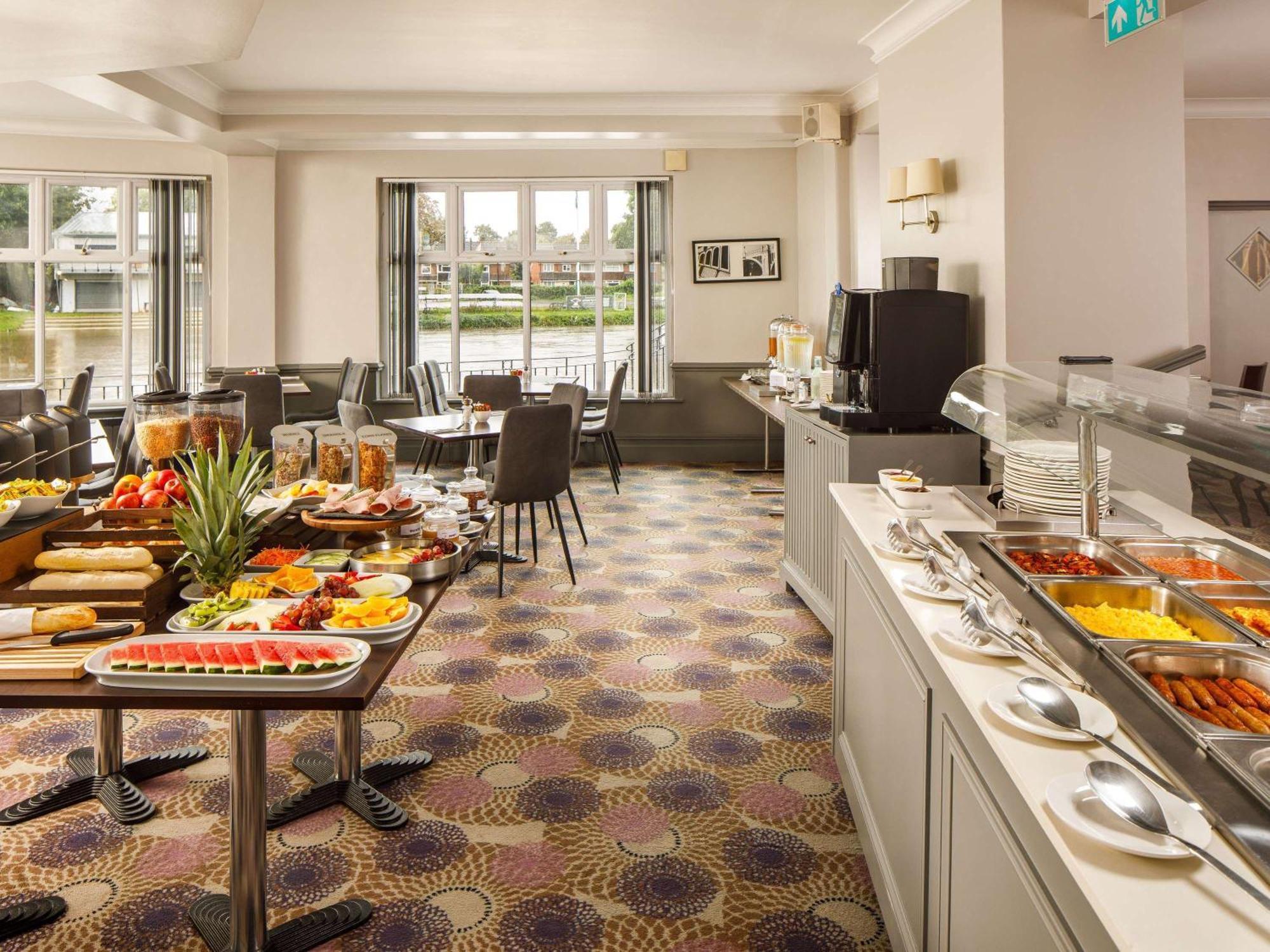 Hotel Sunday London Staines-Upon-Thames Heathrow T5 Esterno foto