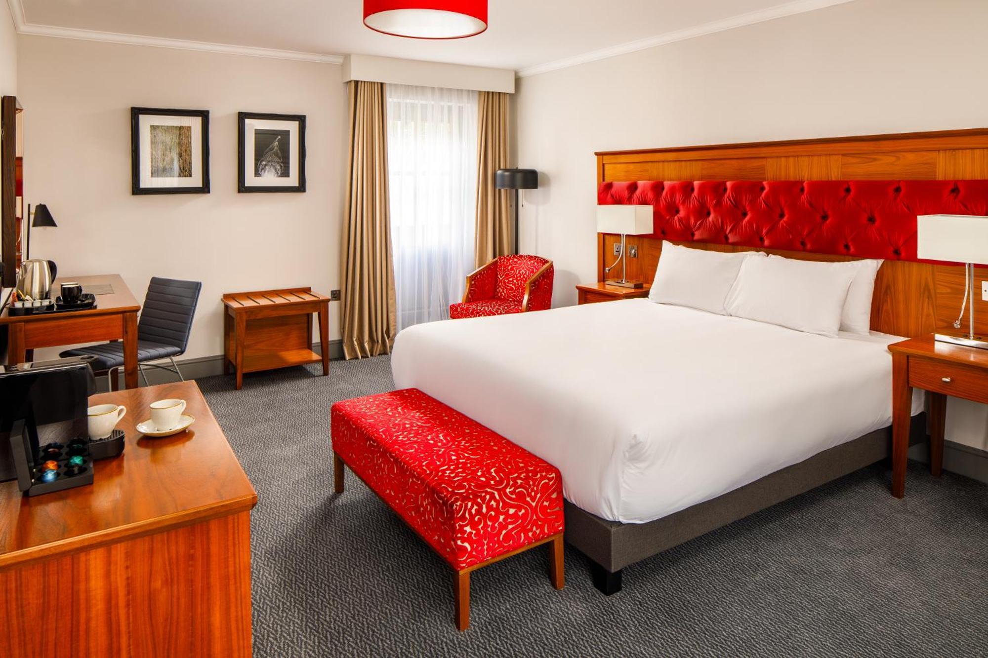 Hotel Sunday London Staines-Upon-Thames Heathrow T5 Esterno foto