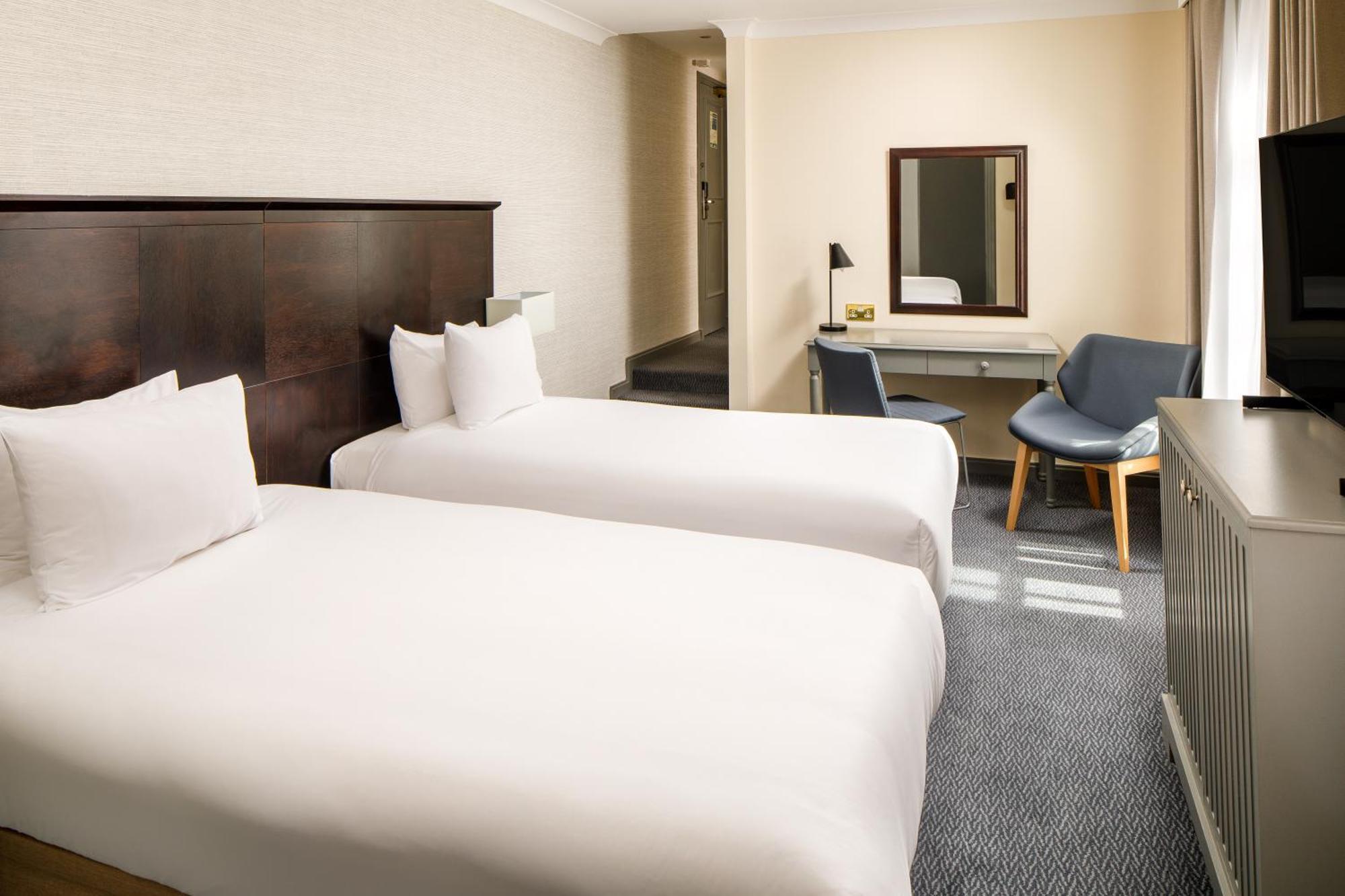 Hotel Sunday London Staines-Upon-Thames Heathrow T5 Esterno foto