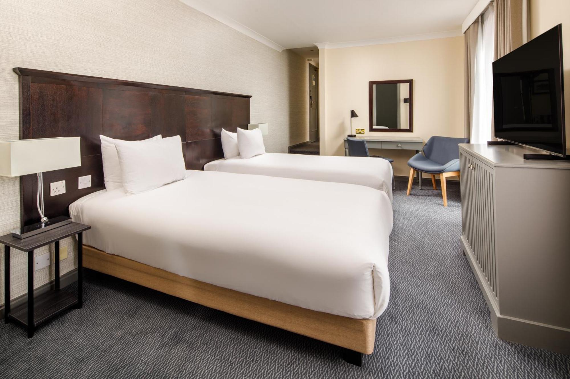 Hotel Sunday London Staines-Upon-Thames Heathrow T5 Esterno foto